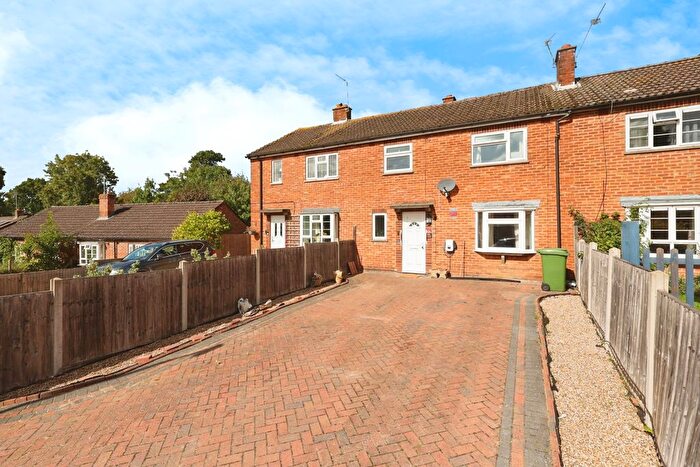 3 Bedroom Terraced House For Sale In Sandycroft Road, Amersham, HP6
