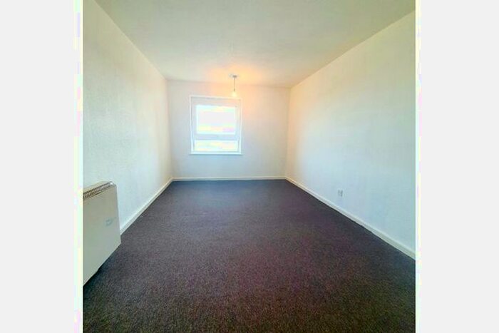 1 Bedroom Flat For Sale In Manston Road, Thanet, Ramsgate, CT12