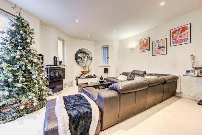 2 Bedroom Flat To Rent In Nevern Mansions, Earls Court, London, SW5