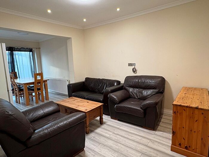 4 Bedroom Terraced House To Rent In Kingsley Road, Hounslow, TW3