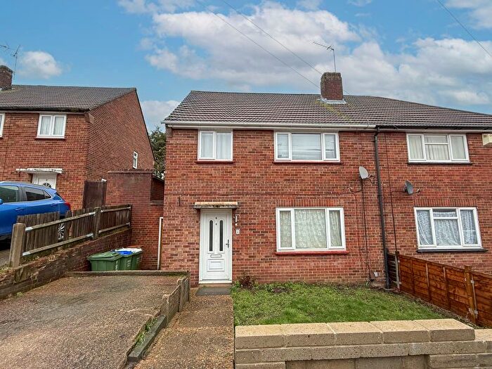 3 Bedroom Semi Detached House To Rent In Chiltern Close, Bexleyheath, DA7