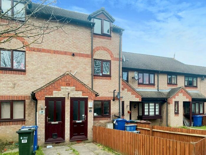 2 Bedroom Semi-Detached House To Rent In Ivatt Walk, Banbury, Oxon, OX16