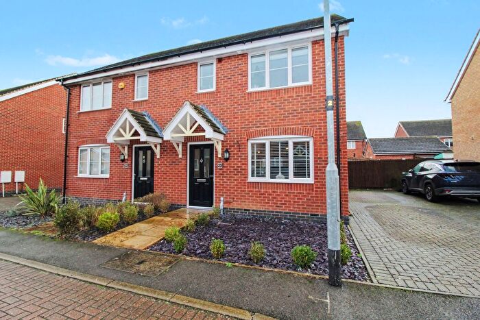 3 Bedroom Semi Detached House For Sale In Poppy Close, Countesthorpe, Leicester, LE8