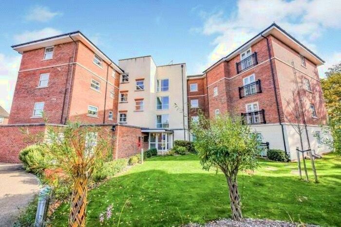 2 Bedroom Apartment To Rent In Honington Mews, Farnborough, Hampshire, GU14
