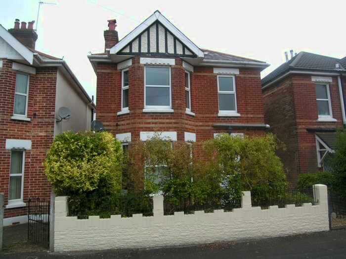 5 Bedroom Property To Rent In Bedroom Property In Winton, BH9