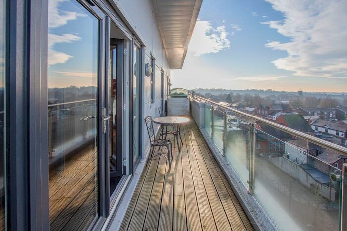 2 Bedroom Flat To Rent In Longfield Centre, Prestwich, Manchester, M25