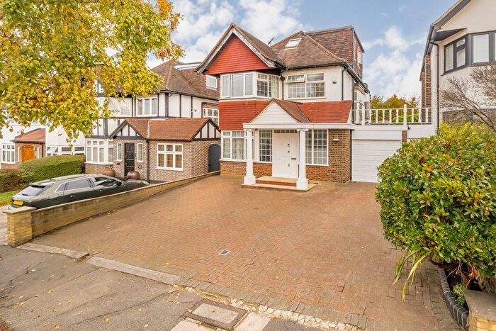 5 Bedroom Detached House For Sale In Vaughan Avenue, London, NW4