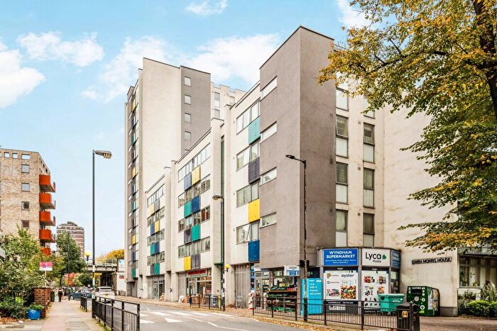 2 Bedroom Apartment For Sale In Wyndham Road, London, SE5