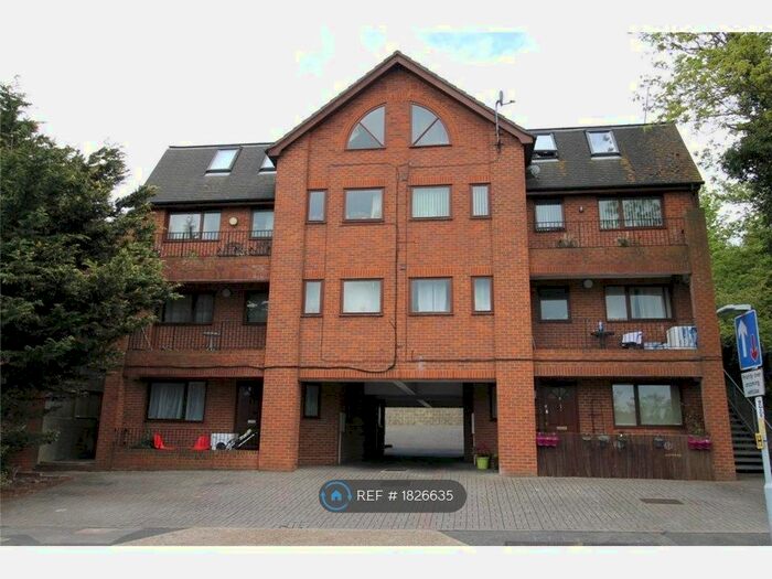 1 Bedroom Flat To Rent In Romany Court, Chatham, ME5