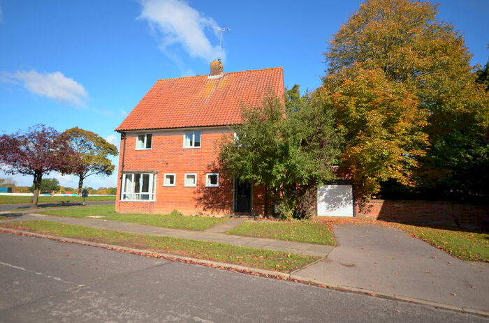 3 Bedroom Detached House To Rent In Tope Crescent, Arborfield, RG2