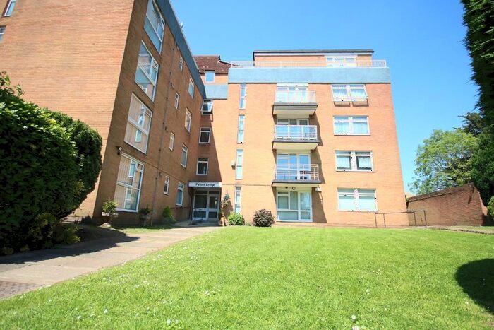3 Bedroom Flat To Rent In Peters Lodge, Stonegrove, Edgware, Middlesex, HA8