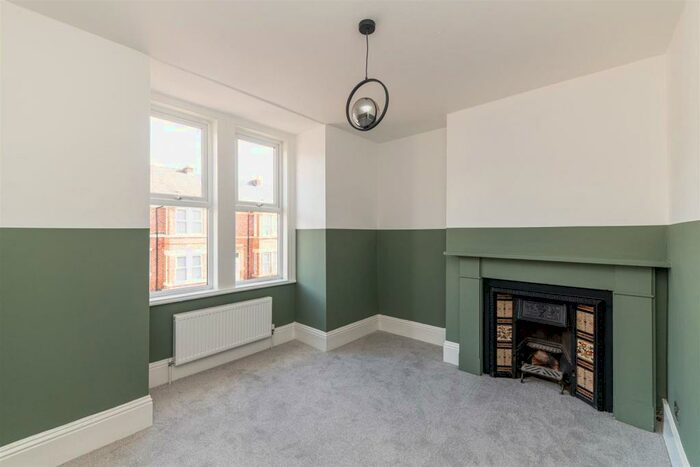 3 Bedroom Flat To Rent In Rodsley Avenue, Gateshead, Tyne And Wear, NE8