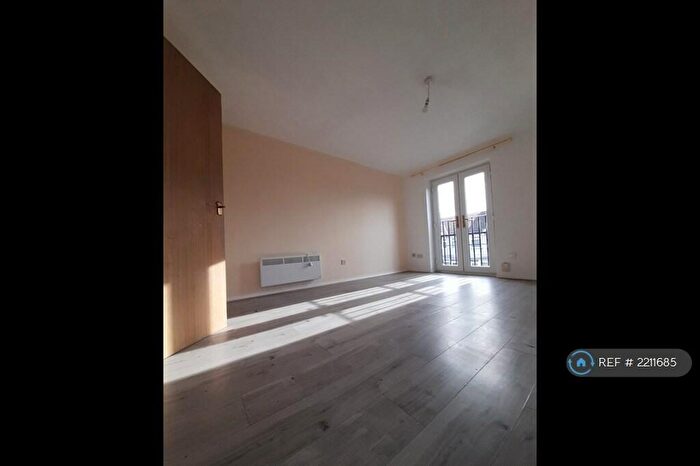 2 Bedroom Flat To Rent In Shafter Road, Dagenham, RM10
