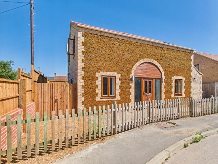 3 Bedroom Link Detached House For Sale In Clover Lane, Downham Market, PE38