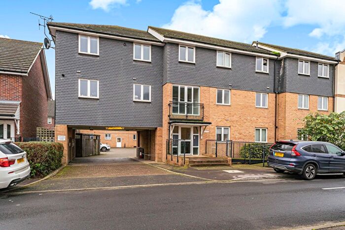 1 Bedroom Flat To Rent In Bowes Road, Staines, TW18