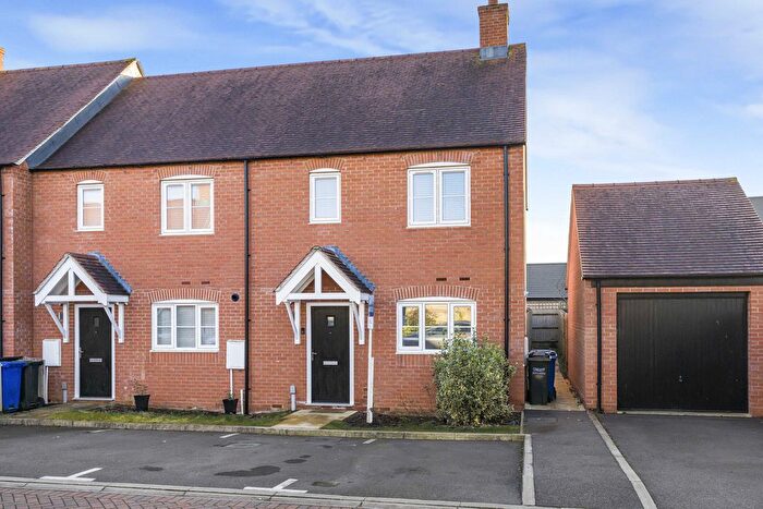 2 Bedroom End Of Terrace House For Sale In Violet Close, Bicester, OX25