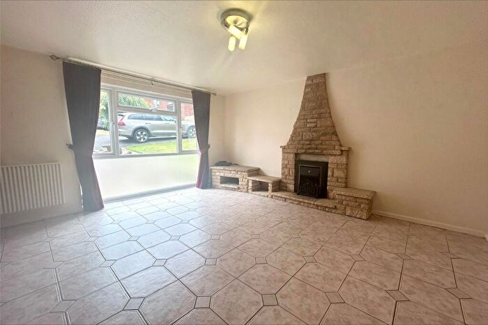 4 Bedroom Detached House For Sale In Chatsworth Grove, Farnham, Surrey, GU9