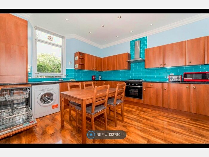 3 Bedroom Flat To Rent In Granville Street, Glasgow G3