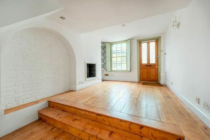 2 Bedroom Cottage To Rent In Lancaster Cottages, Richmond, TW10