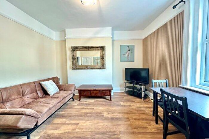 1 Bedroom Flat To Rent In Verulam Place, Bournemouth, BH1