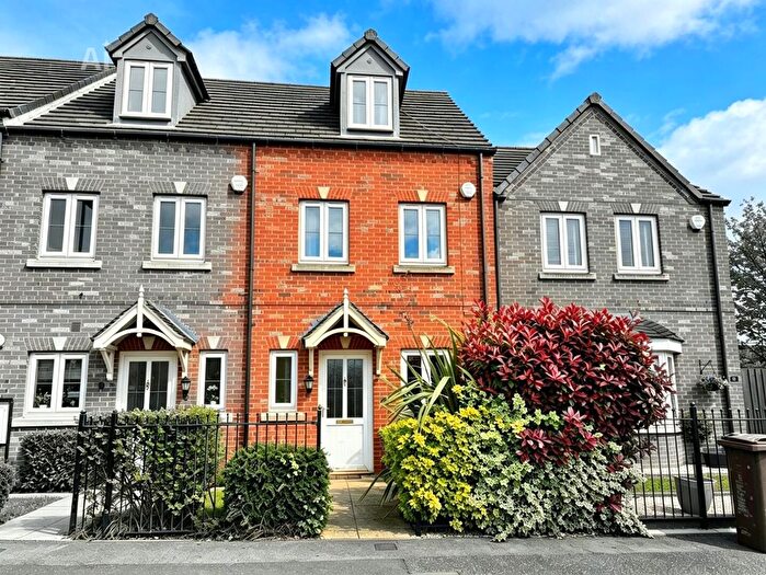 3 Bedroom Town House For Sale In Parkgate, Goldthorpe, Rotherham, S63