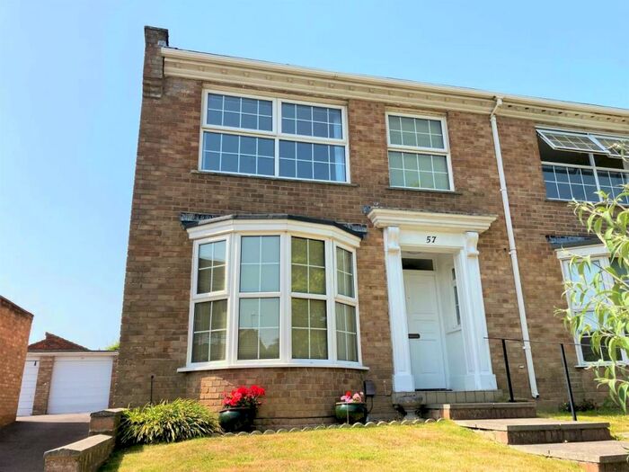 3 Bedroom House To Rent In Wedgwood Drive, BH14