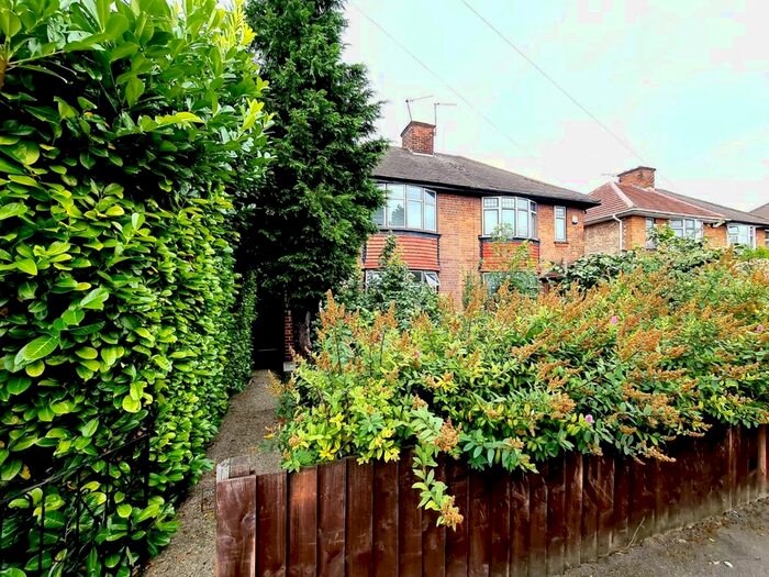 3 Bedroom Flat To Rent In Grove Gardens, Enfield, EN3