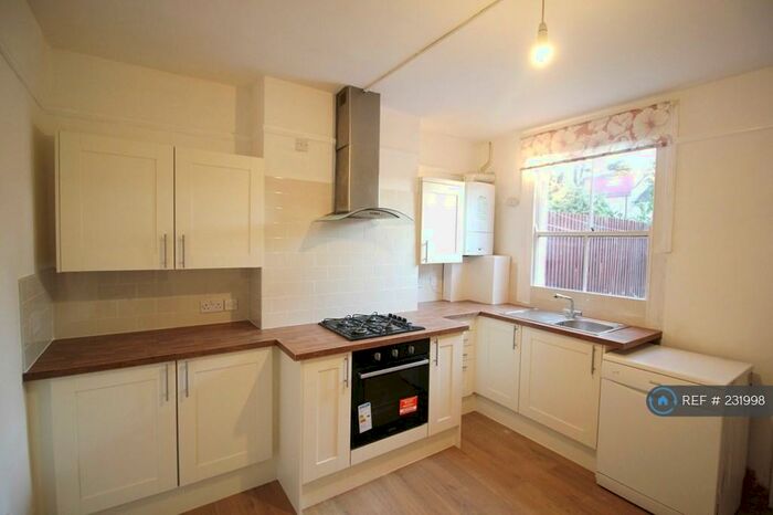 2 Bedroom Terraced House To Rent In Bostall Lane, London, SE2
