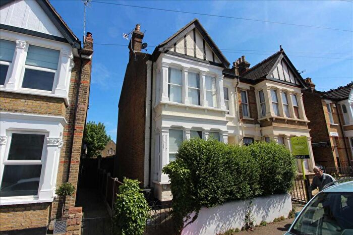 2 Bedroom Apartment To Rent In Leigh On Sea, SS9