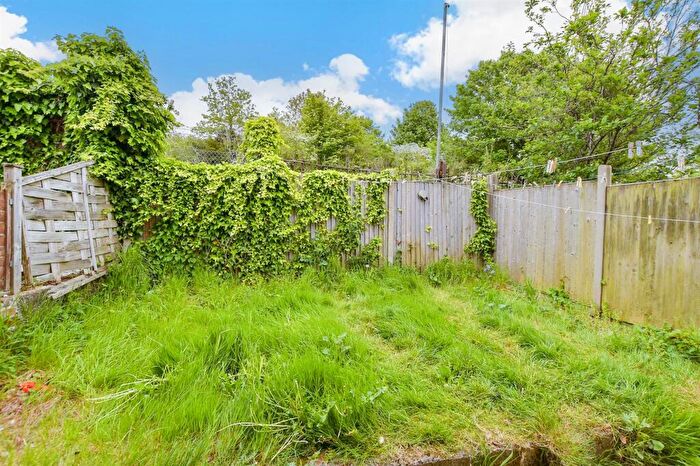 3 Bedroom End Of Terrace House For Sale In Mayfield Gardens, Dover, Kent, CT16