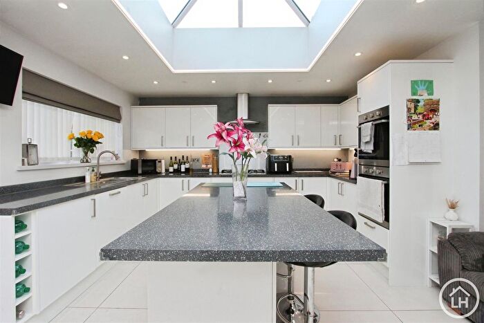 4 Bedroom Semi-detached House For Sale In Astra Drive, Gravesend, DA12