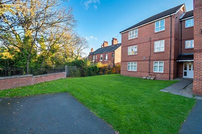 2 Bedroom Flat To Rent In Mill Chase Gardens, Wakefield, WF2