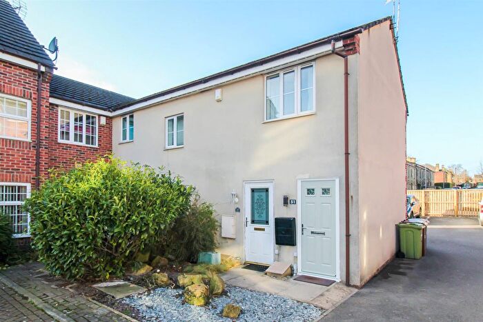 2 Bedroom Flat To Rent In Woodhead Close, Ossett, WF5