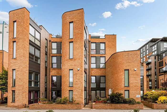 3 Bedroom Flat For Sale In Baltic Avenue, Brentford, TW8