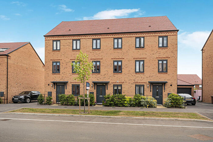 4 Bedroom Town House For Sale In Baileys Crescent, Abingdon, OX14