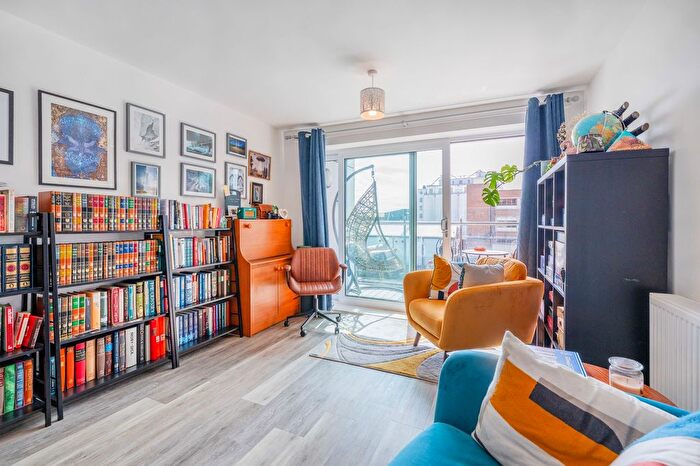2 Bedroom Flat For Sale In Geoffrey Watling Way, Norwich, NR1