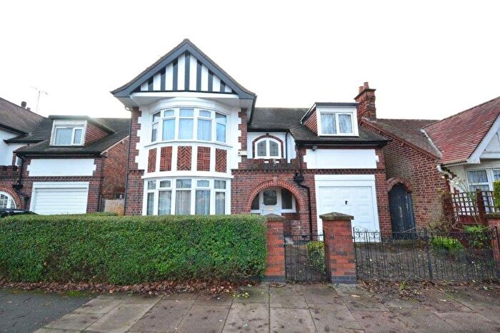 6 Bedroom Detached House To Rent In Stoughton Drive North, Leicester, LE5