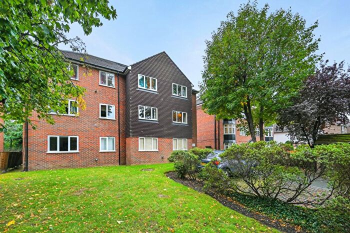 1 Bedroom Apartment For Sale In Grove Road, Kingfisher Court, SM1