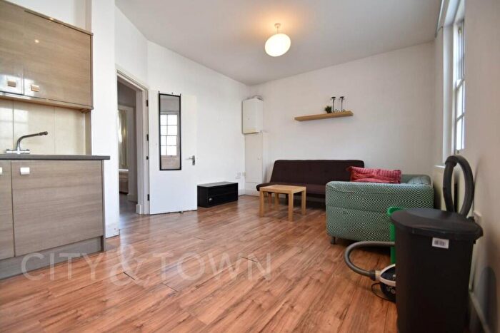 2 Bedroom Apartment To Rent In Lordship Road, London, N16
