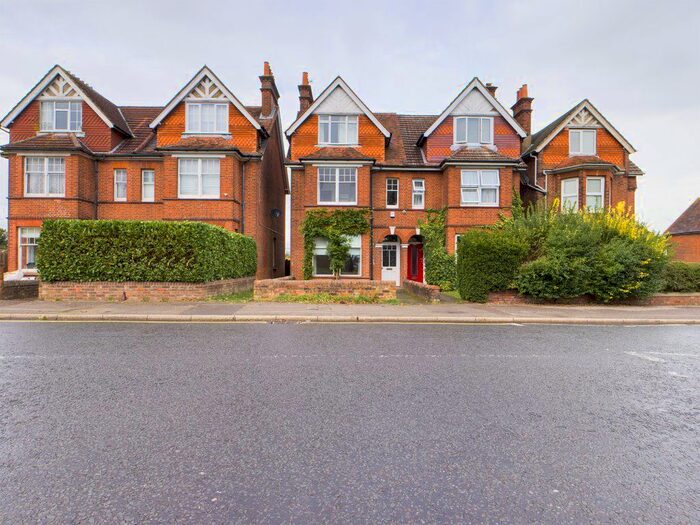 4 Bedroom Semi-Detached House To Rent In Worting Road, Basingstoke RG21