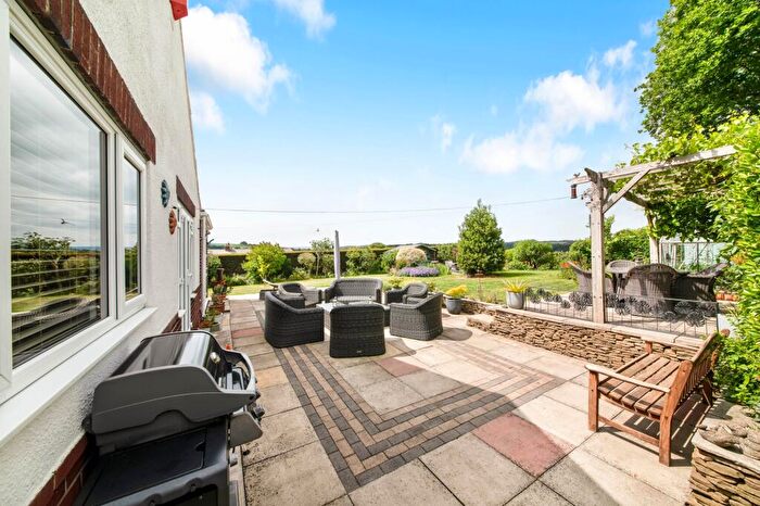 4 Bedroom Detached House For Sale In Hallas Road, Kirkburton, HD8