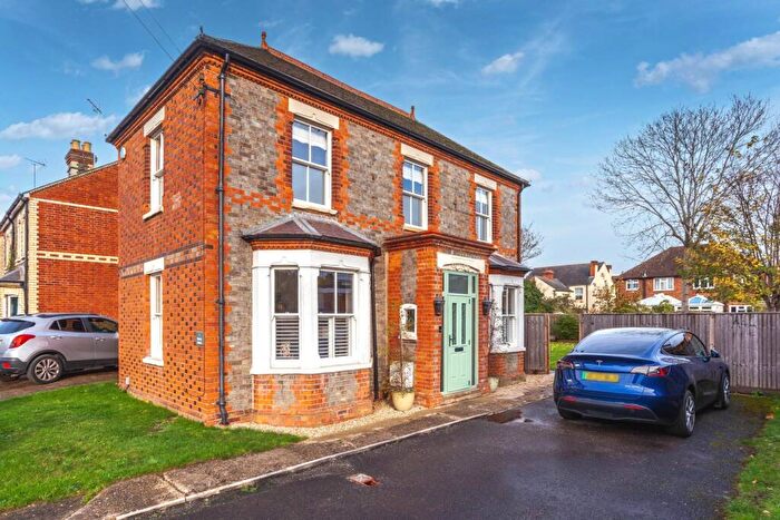 3 Bedroom Detached House For Sale In Briants Avenue, Caversham, RG4