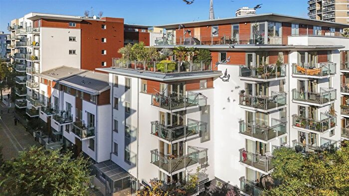 2 Bedroom Flat For Sale In Sun Passage, Bermondsey, SE16