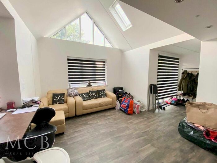 2 Bedroom Flat To Rent In Harefield Road, Uxbridge, UB8