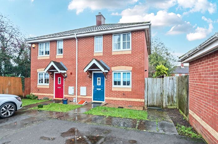 2 Bedroom Semi Detached House For Sale In Hodges Mews, High Wycombe, Buckinghamshire, HP12