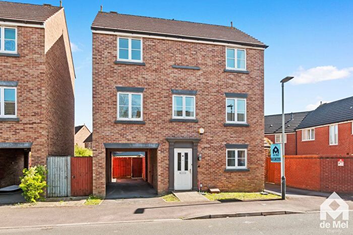 4 Bedroom Detached House For Sale In Kingfisher Drive, Cheltenham, GL51