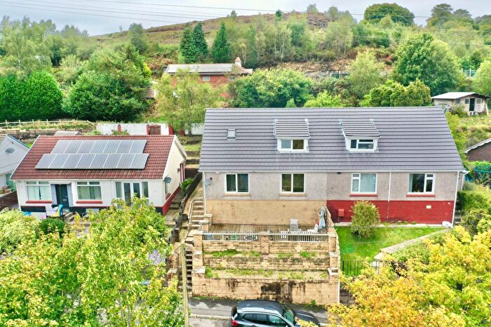 4 Bedroom Bungalow For Sale In Farm Road, Crumlin, NP11