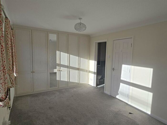 4 Bedroom Town House To Rent In Mulberry Close, Conwy, LL32