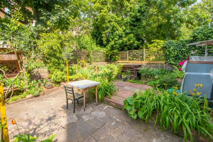1 Bedroom Flat To Rent In Nayim Place, Amhurst Road, Hackney, E8