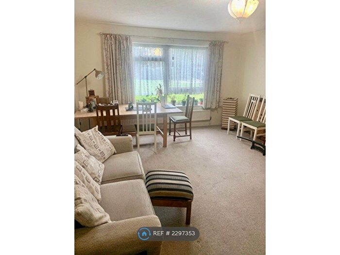 2 Bedroom Flat To Rent In Rosefield Road, Staines-Upon-Thames, TW18
